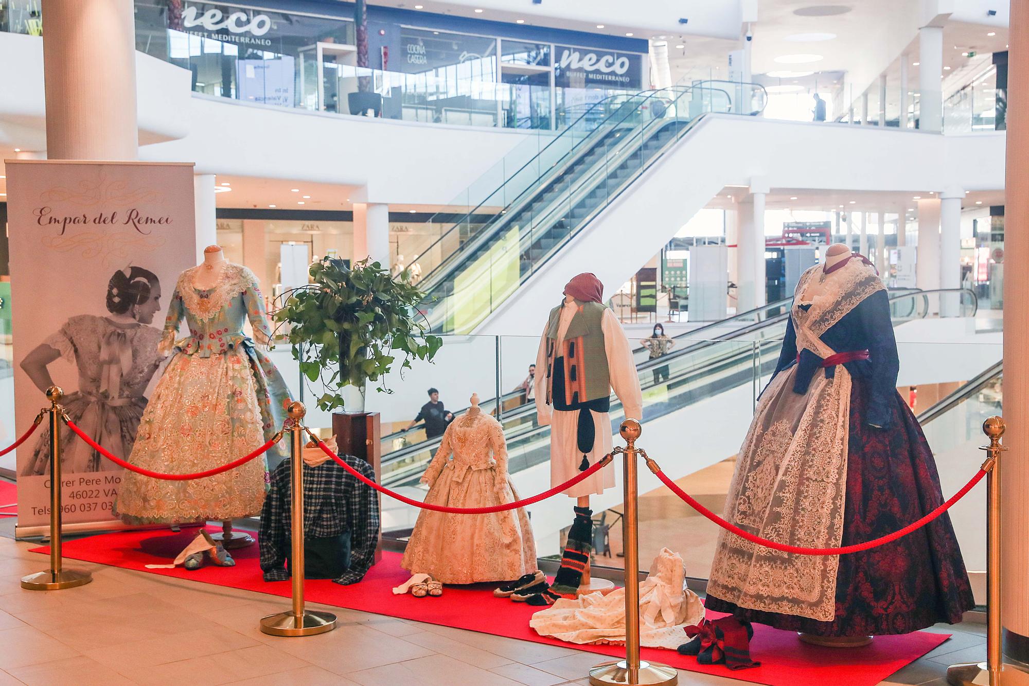 El Centro Comercial Saler demuestra su apoyo a las Fallas