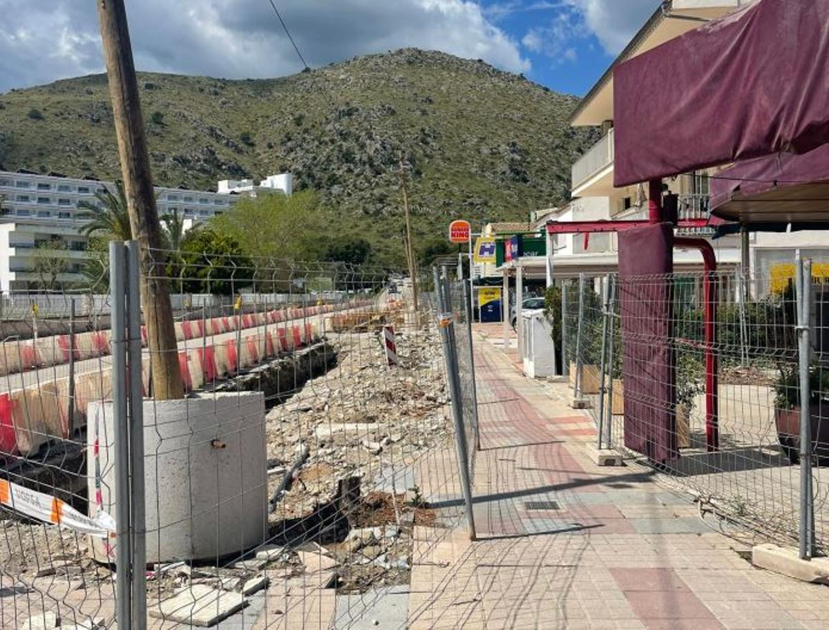 Una imagen de las obras, ubicadas a poca distancia de los comercios.