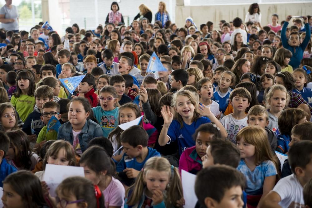 Los jugadores del Real Oviedo, Esteban y Diegui, visitan el colegio de La Corredoria 2