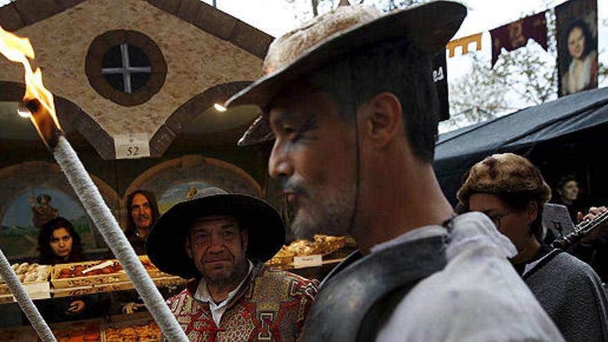 Un actor interpreta a don Quijote en Alcalá de Henares.