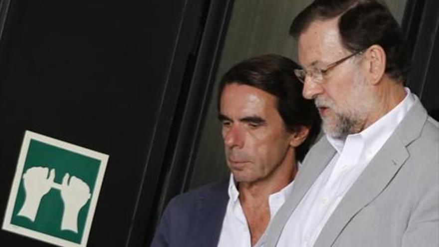 Aznar renuncia a la presidencia de honor del PP