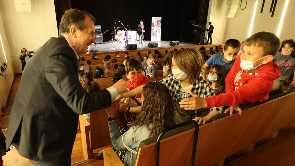 Caballero saudou os rapaces despois da súa intervención inicial