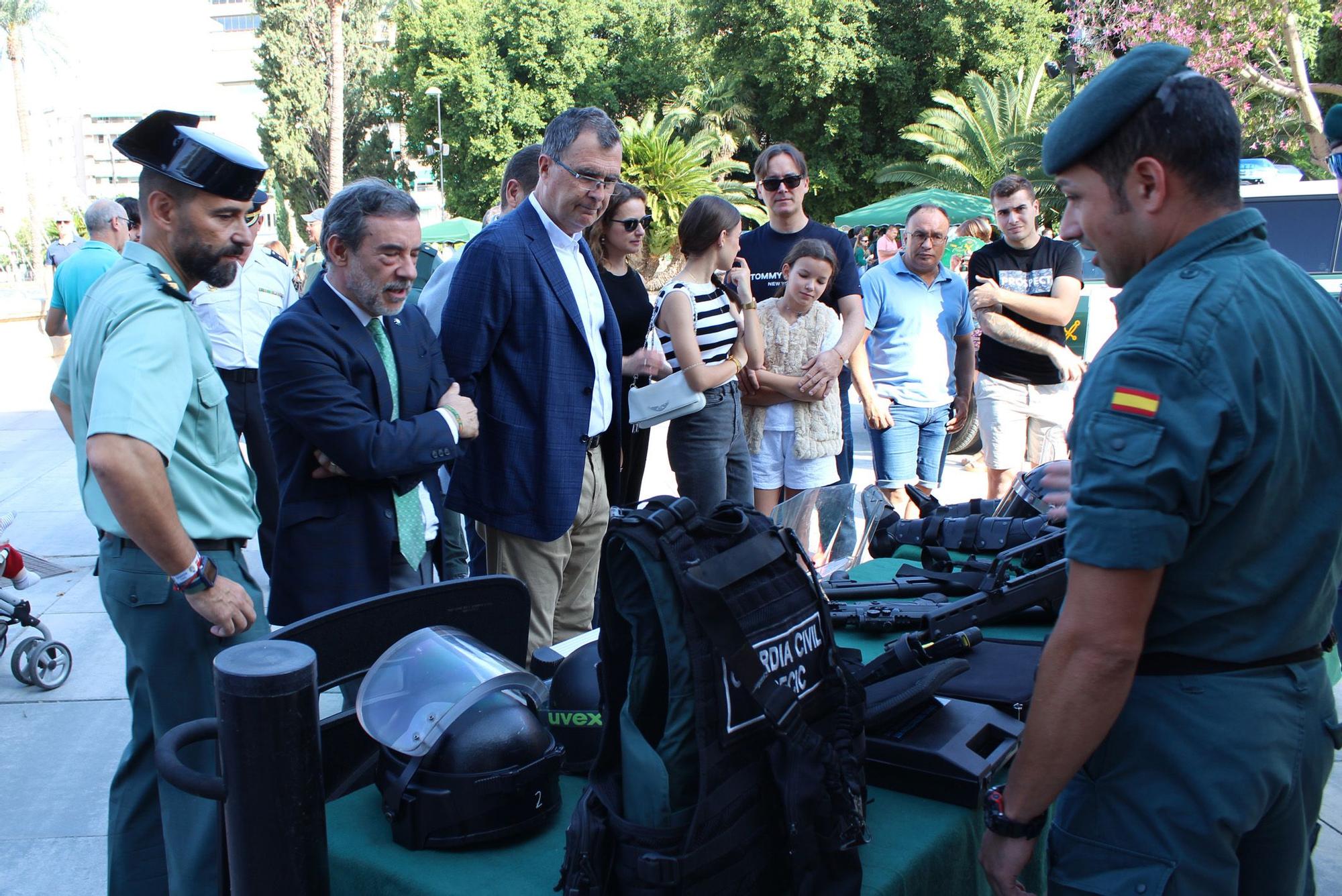 La Guardia Civil expone sus recursos humanos y técnicos por la festividad de su Patrona