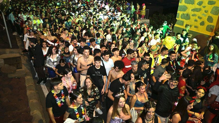 Miles de personas se unen a la Gran Cabalgata del Carnaval de Gáldar