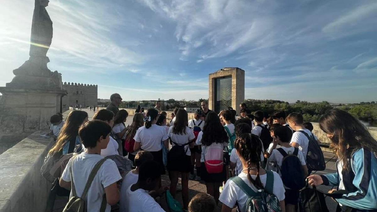 Escolares en una de las rutas organizadas por la Fundación Diocesana de Enseñana Santos Mártires.