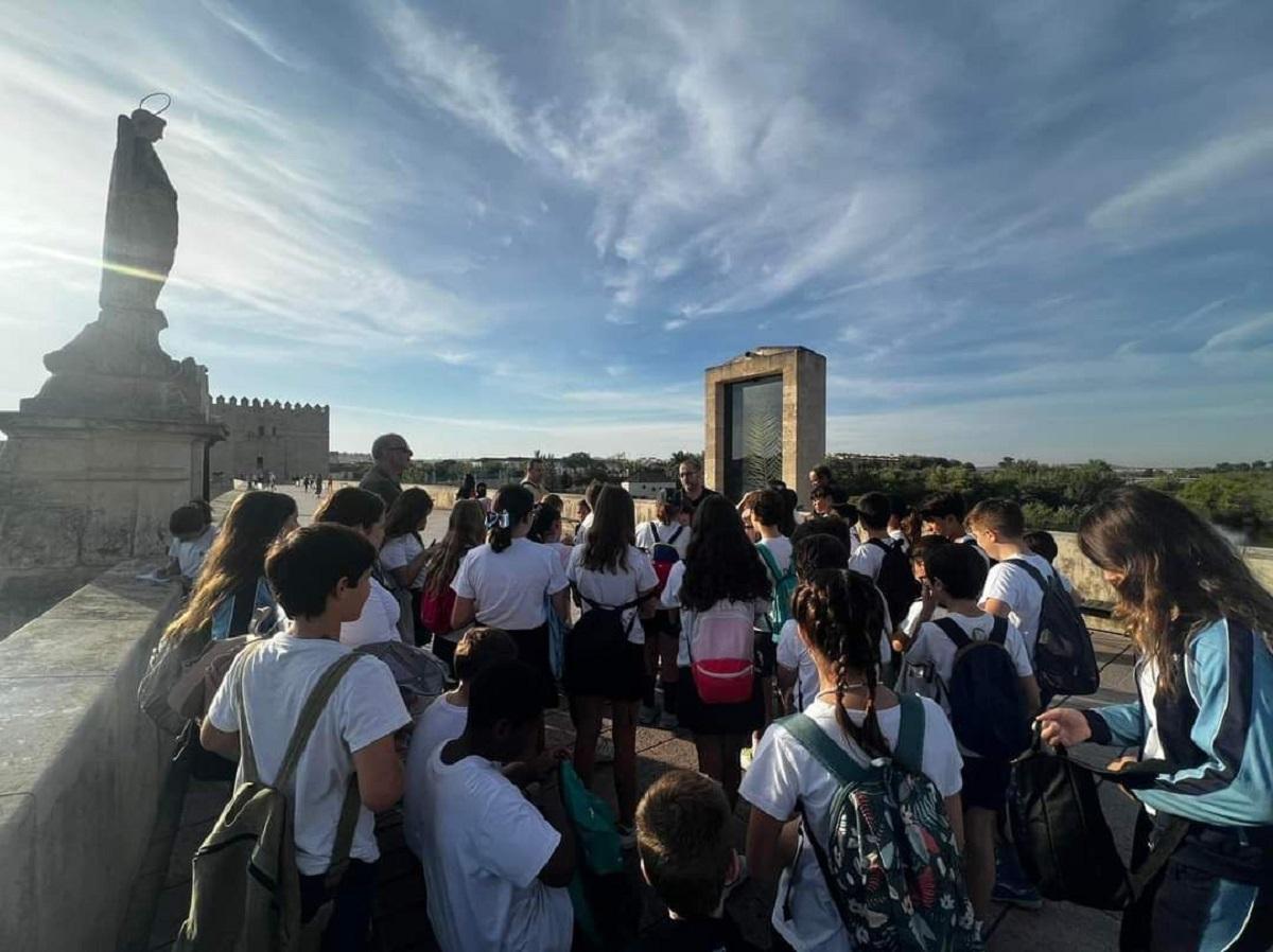 Escolares en una de las rutas organizadas por la Fundación Diocesana de Enseñana Santos Mártires.