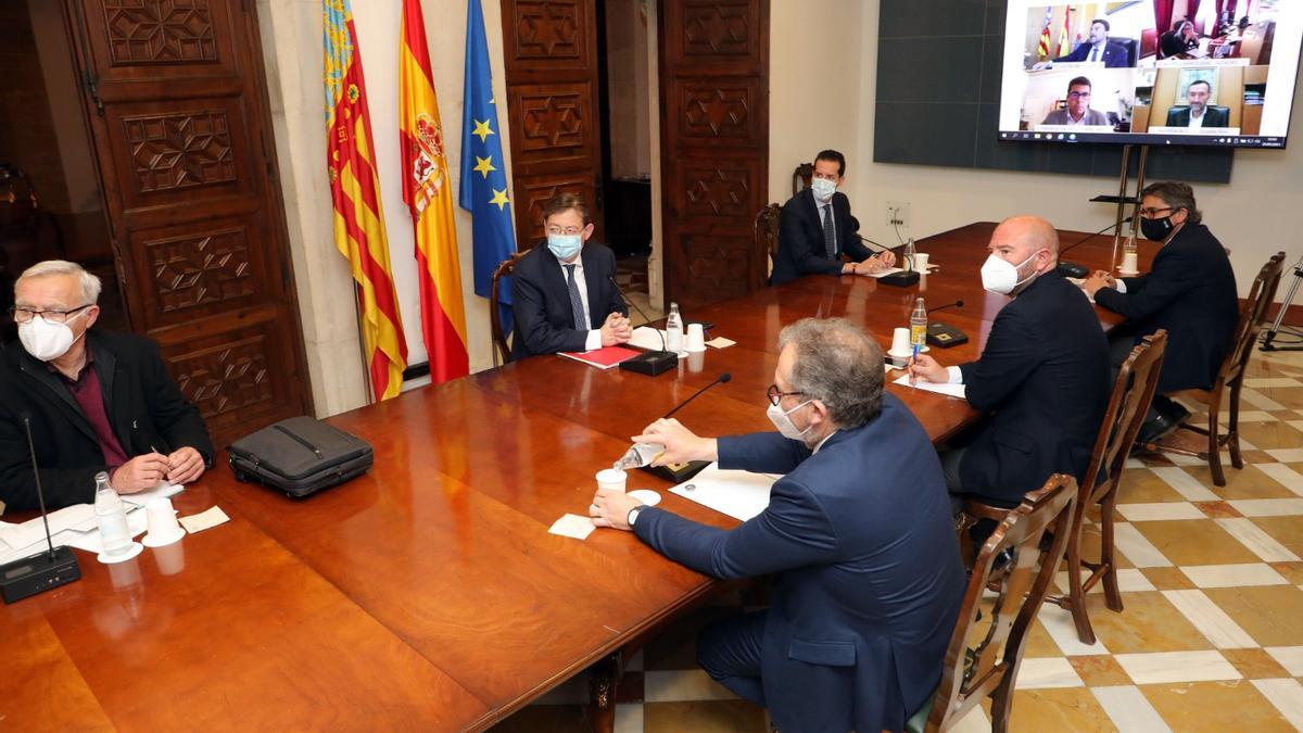 Reunión del Consell, diputaciones y ayuntamientos para anunciar las ayudas a la hostelería.