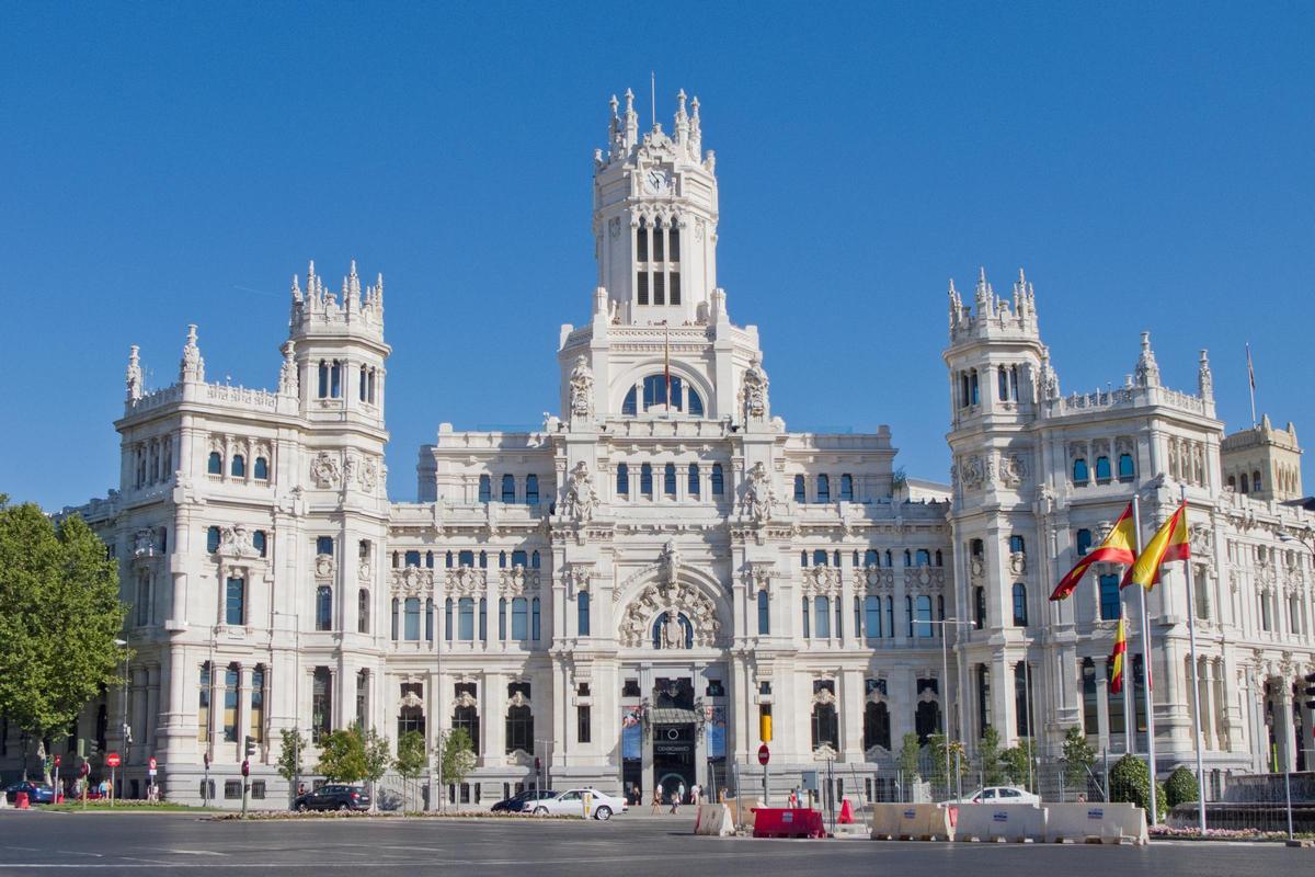Fachada del Palacio de Telecomunicaciones, obra de Antonio Palacios y actual sede del Ayuntamiento de Madrid.