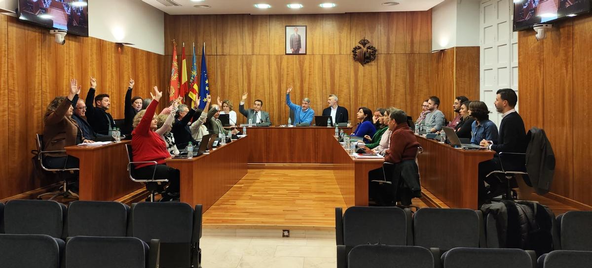 PP y Vox votando a favor de la aprobación inicial de los presupuestos para este año
