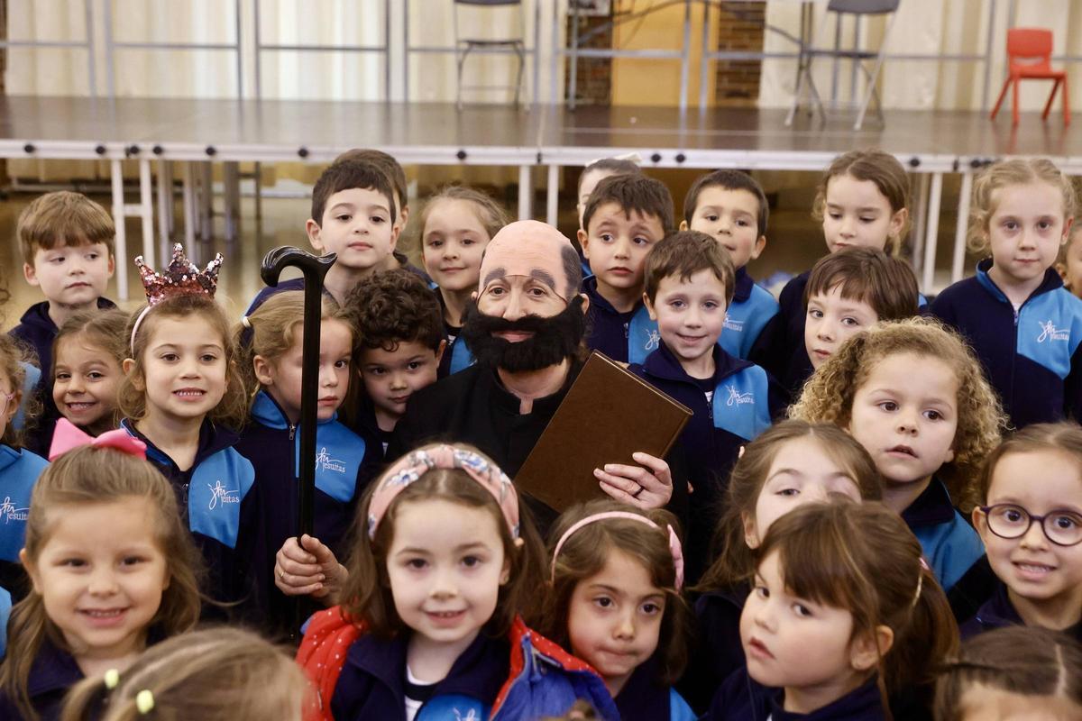 Así disfruta el alumnado del colegio de la Inmaculada de Gijón su "Semana Ignaciana", en imágenes