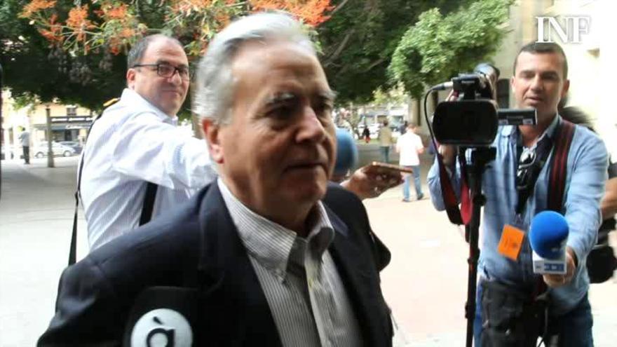 Alperi asegura a su entrada al juicio por fraude que está "mal físicamente"