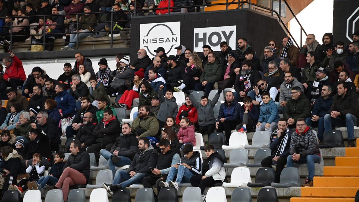 Imagen de la afición del Badajoz, durante un encuentro esta temporad