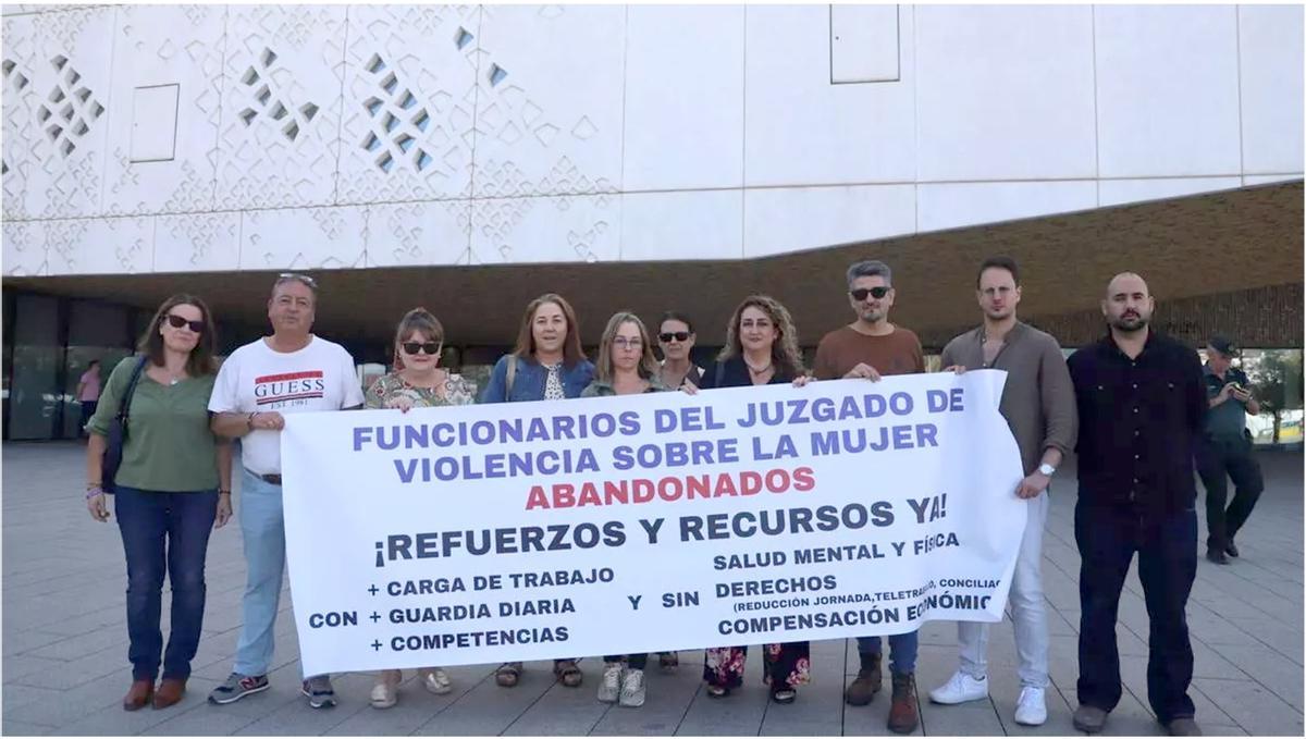 Funcionarios de Violencia sobre la Mujer de Córdoba protestan por la falta de medios en octubre de 2025.
