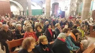 Tres mujeres escondidas bajo la pila de la excolegiata