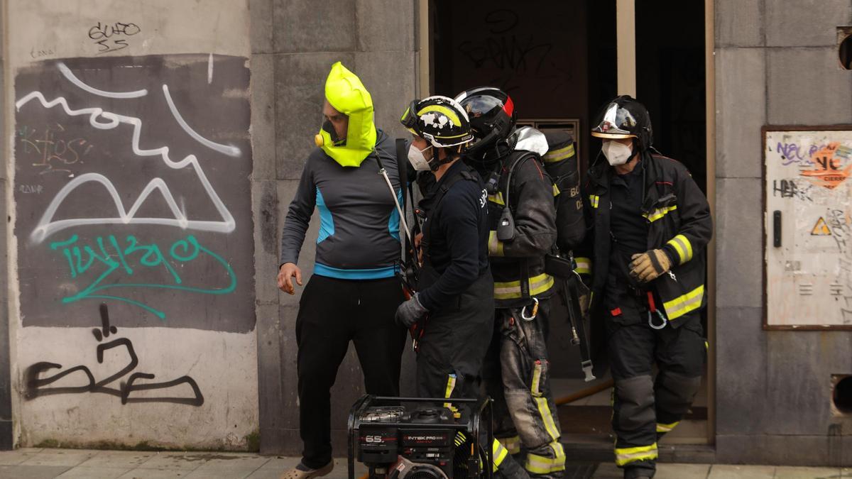 El incendio en el piso okupa del Carmen, en imágenes