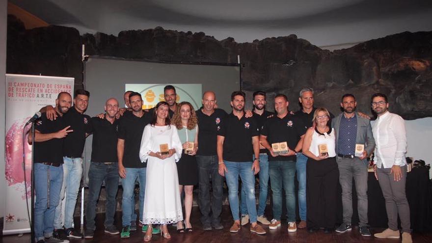 Integrantes de los equipos de bomberos de Lanzarote, el pasado sábado, en el Monumento al Campesino.