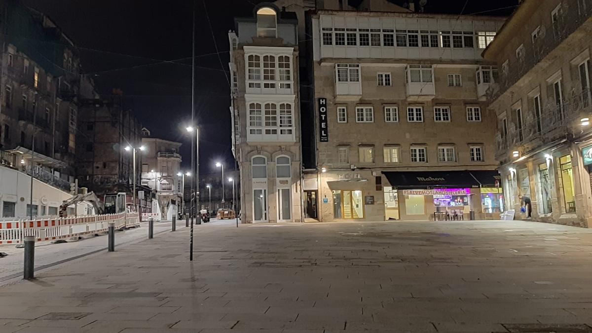 Vista de las calles de Vigo vacías durante el toque de queda