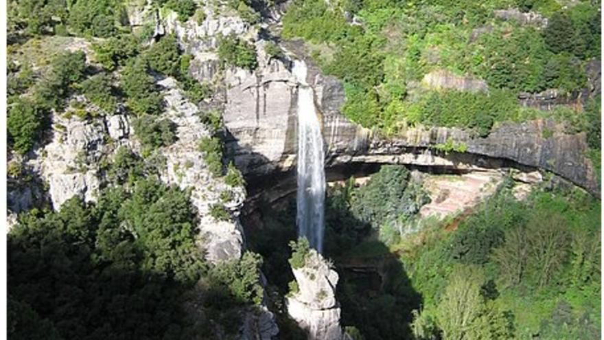 Gaudeix de la ruta del Salt del Molí Bernat: un espectacle natural