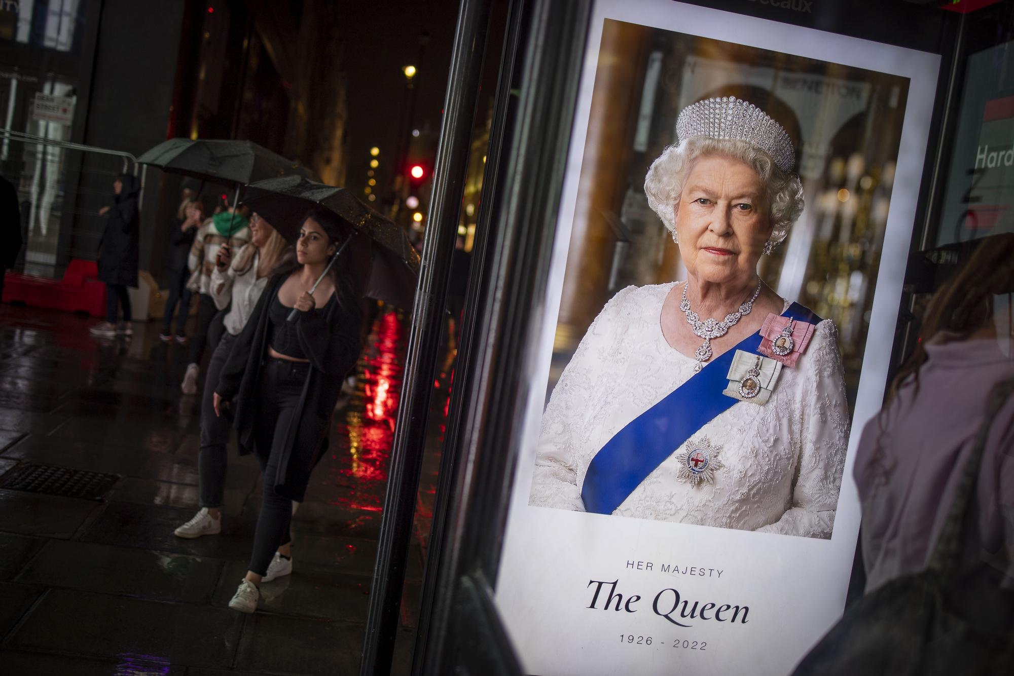 Queen Elizabeth II dies