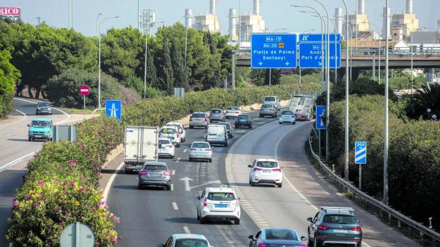 Més critica la inacción de Prohens ante el aumento de los coches de alquiler