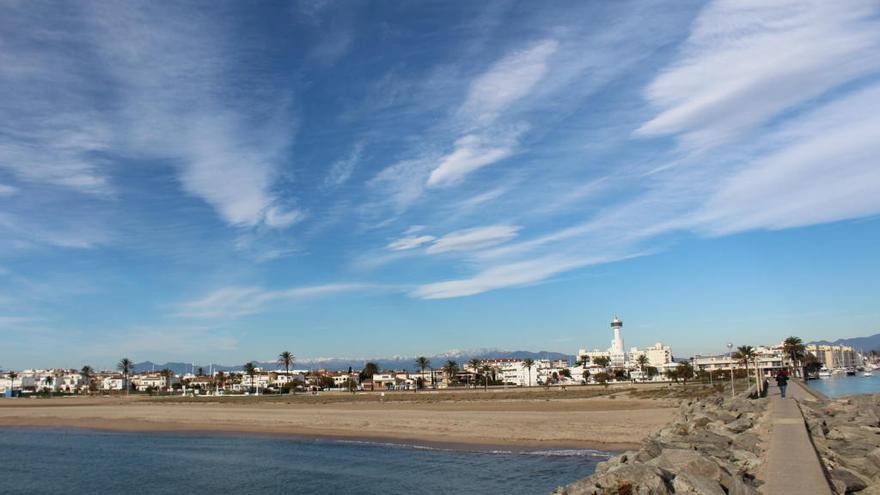 La bocana d&#039;Empuriabrava, aquest diumenge al migdia.