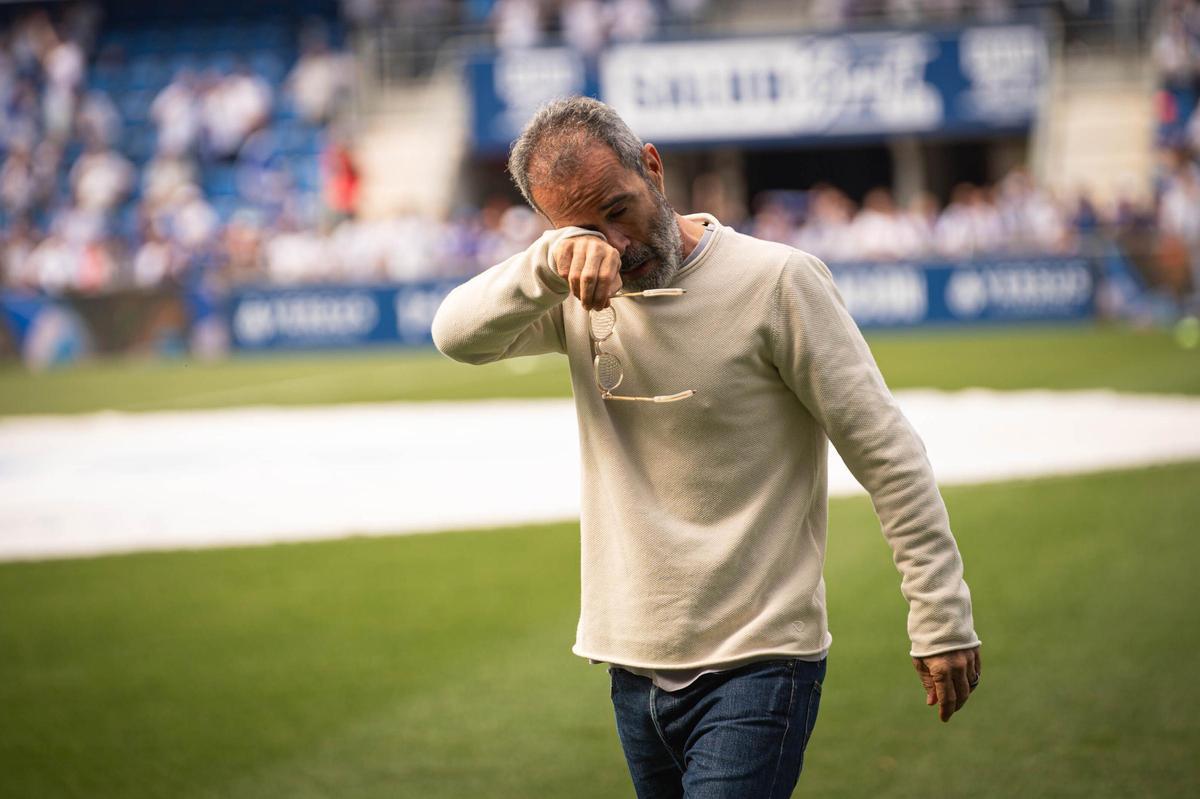 Álvaro Cervera, emocionado en el Heliodoro tras confirmarse el ascenso a Segunda del Tenerife.