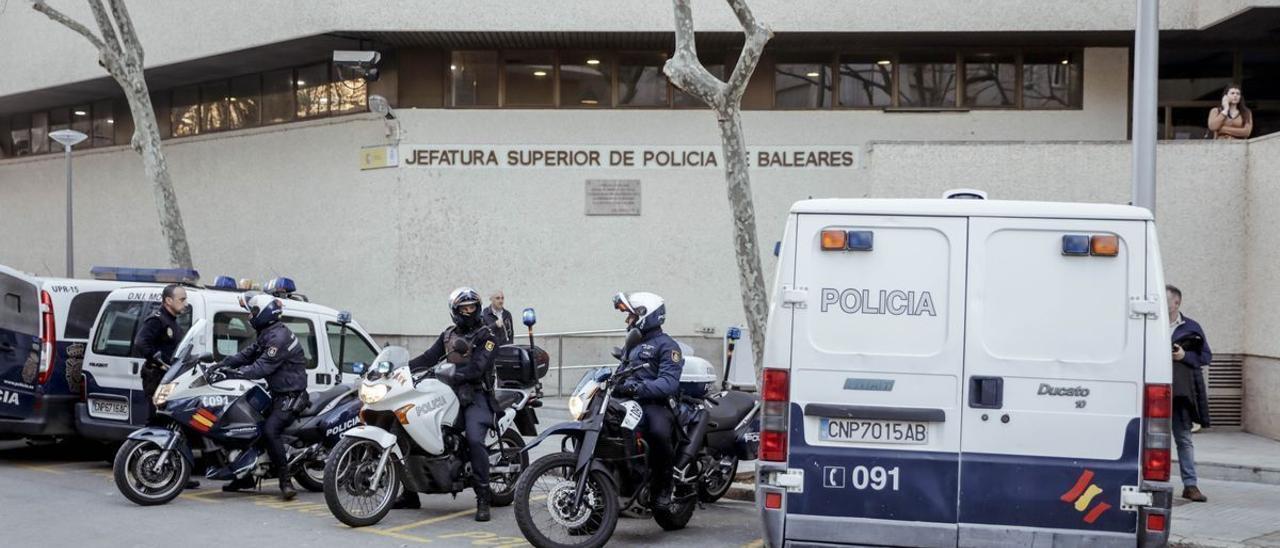 Exterior de la Jefatura de Policía Nacional en Palma.