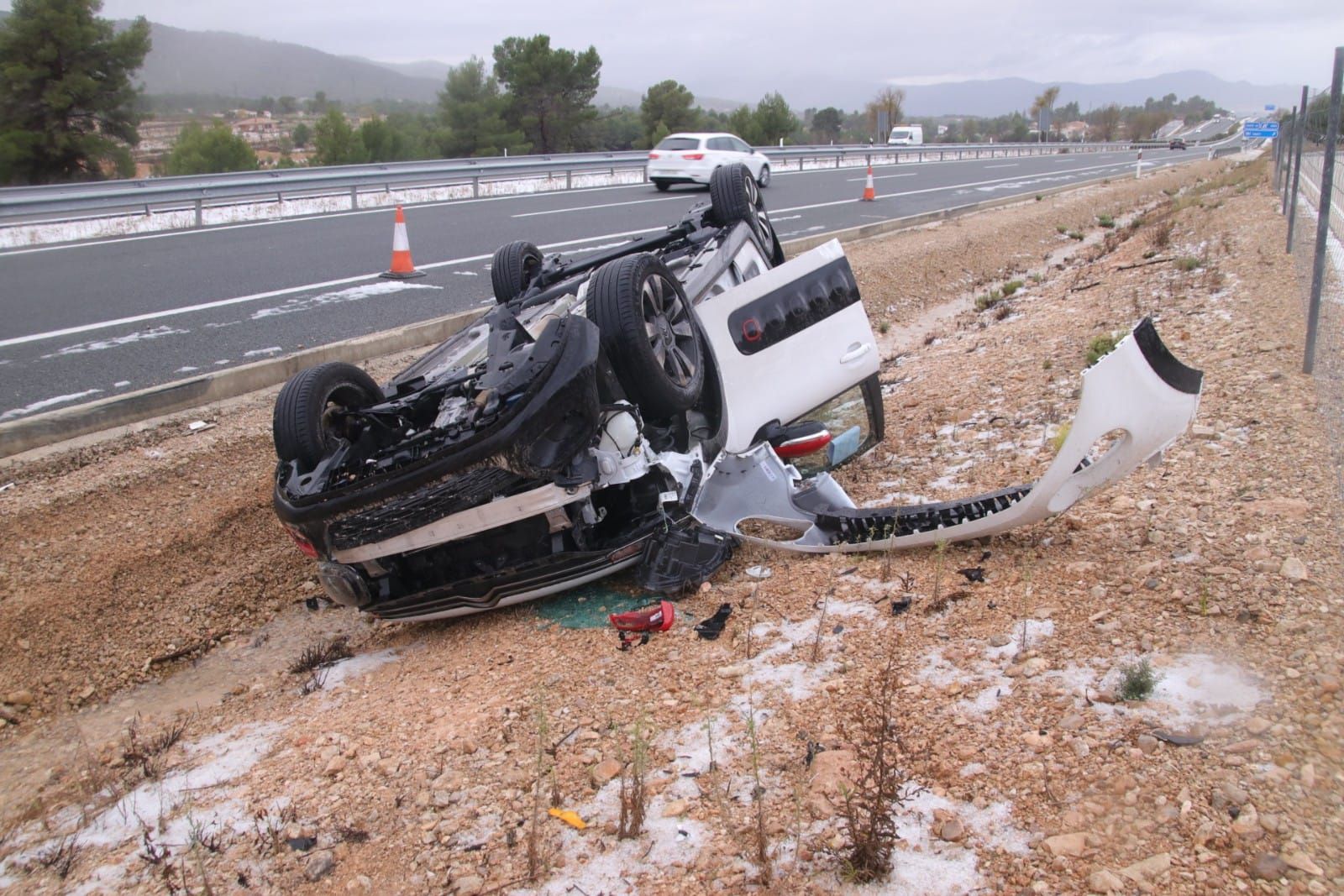 El granizo cubre de blanco los puntos más altos de la comarca de l'Alcoià