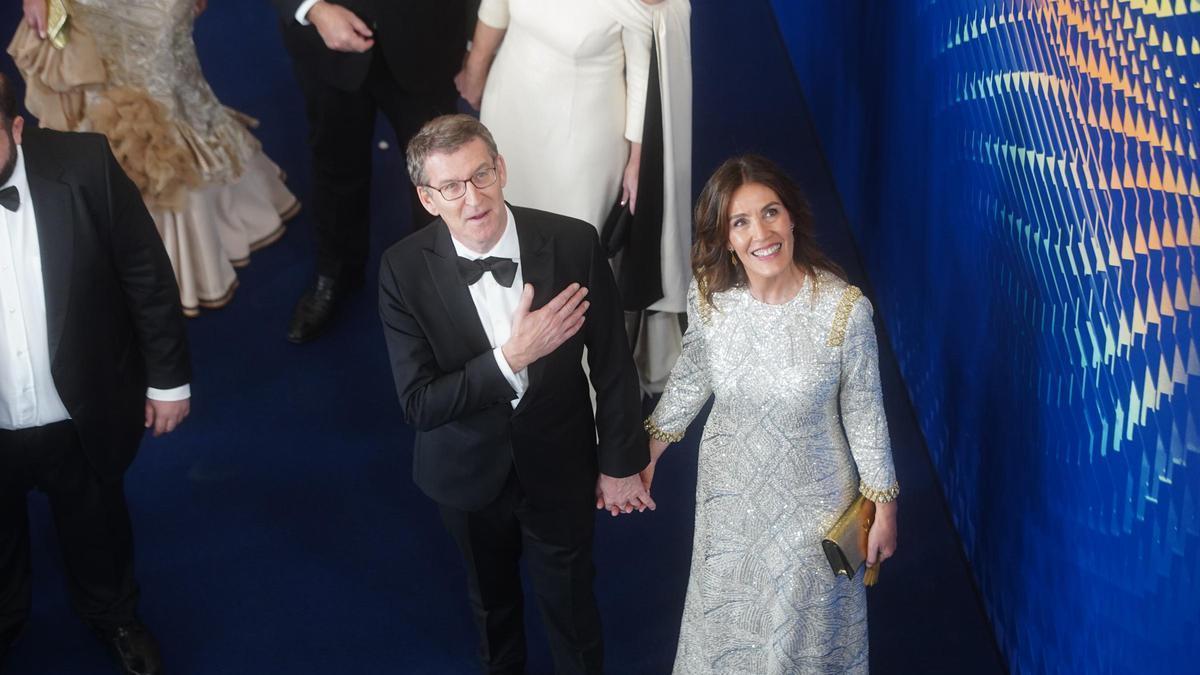 Eva Cárdenas, junto a Feijóo, en una gala de de los Premios Goya.