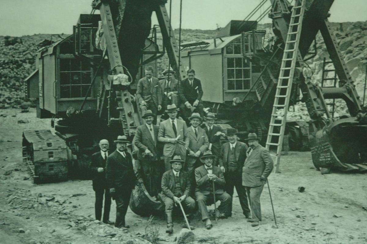 Inicio de la construcción del salto de Ricobayo en 1929. Visita de ingenieros y promotores hidroeléctricos | Foto cedida a Ch. S.