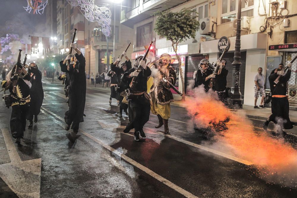 Las Fiestas de la Reconquista llenan las calles de olor a pólvora