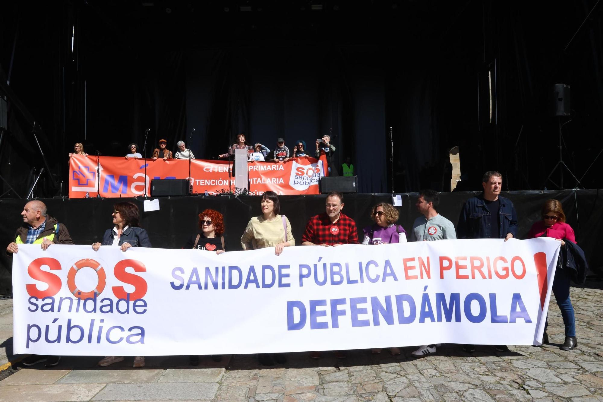 Miles de gallegos reivindican mejoras en la sanidade pública en Santiago