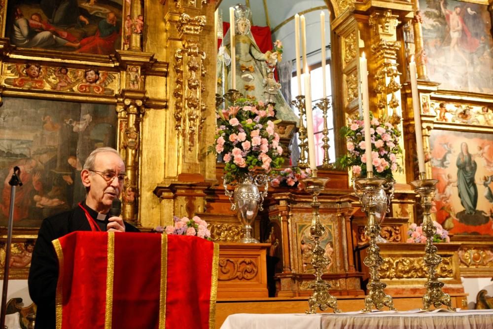 Medalla de honor al sacerdote Plácido Isidro