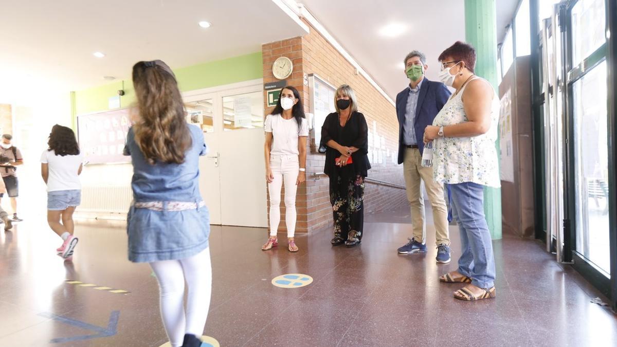 Inicio del curso en la escuela Pep Ventura de L'Hospitalet, la cual visitaron la alcaldesa Núria Marín y el concejal de Educación, David Quirós.