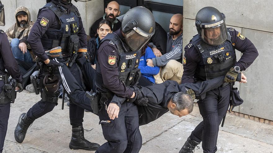 Paralizado el desahucio de una familia con dos menores en el barrio de Colonia Requena