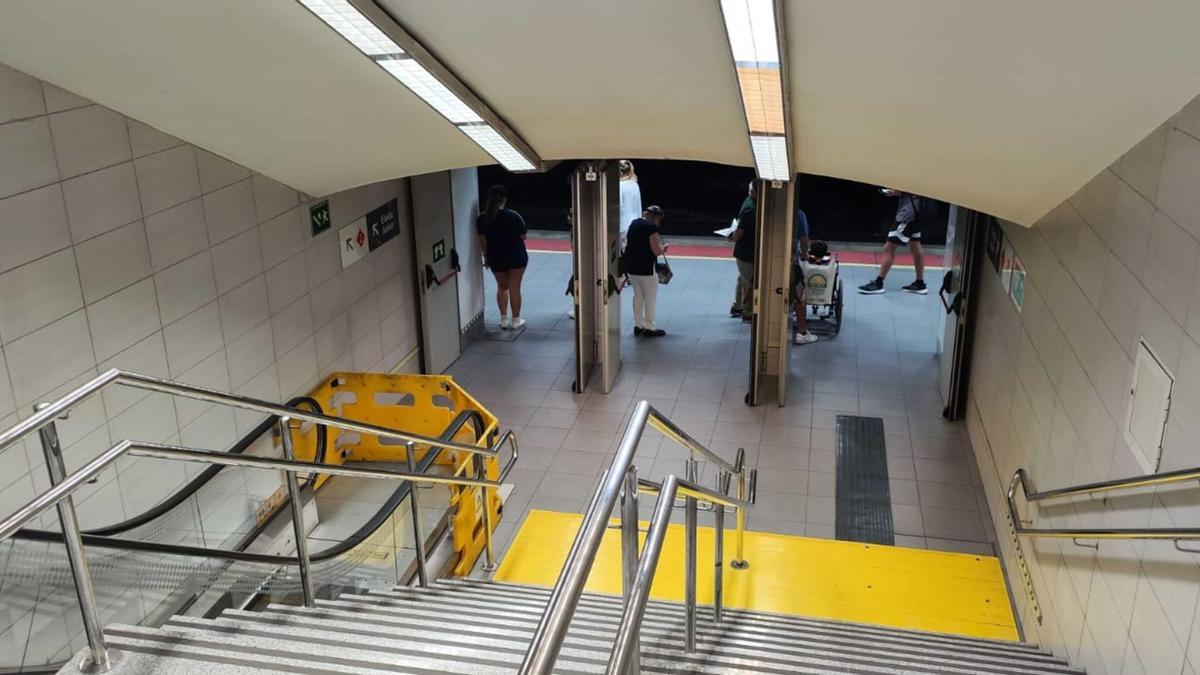 Imagen de la escalera mecánica averiada