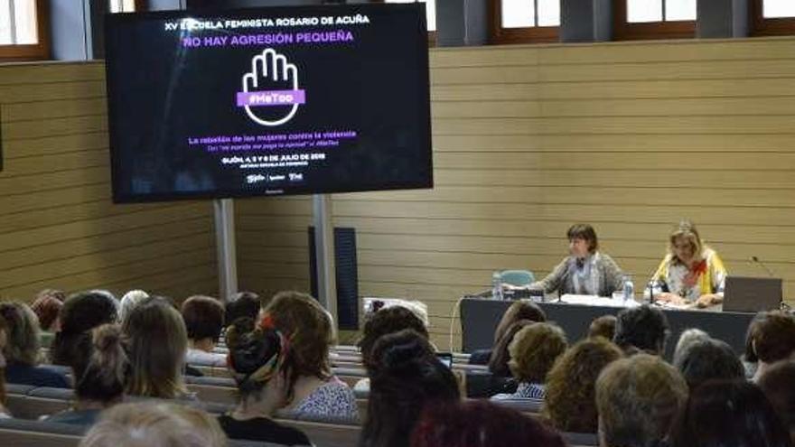 Público en una de las conferencias sobre feminismo.