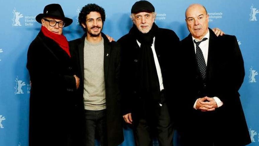 Trueba con el director de la Berlinale, Resines y Chino Darín.