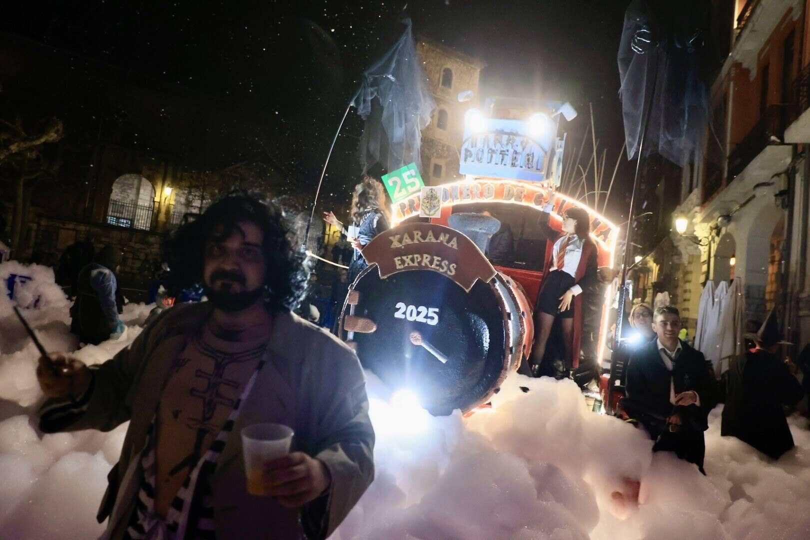 EN IMÁGENES: Así fue el espectacular 37.º Descenso de Galiana en el Antroxu de Avilés.