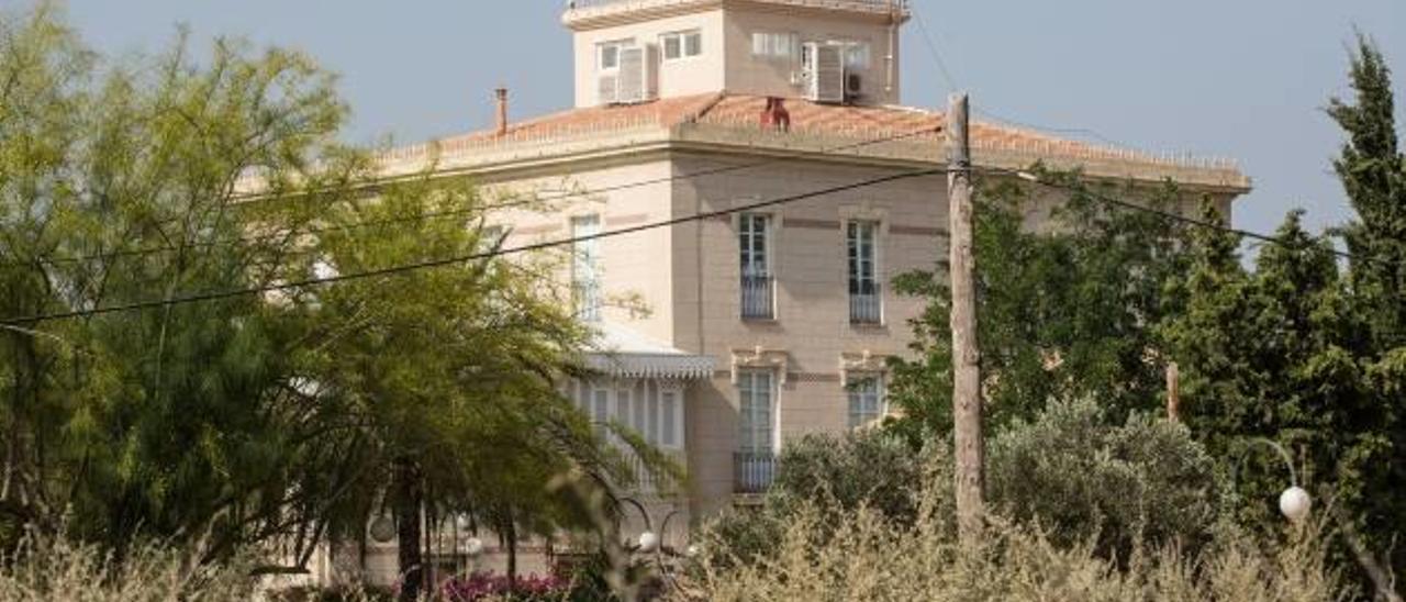 Panorámica de «La Torre», que fue el hogar del expresidente de la CAM y su mujer en Vistahermosa, en una imagen tomada ayer.