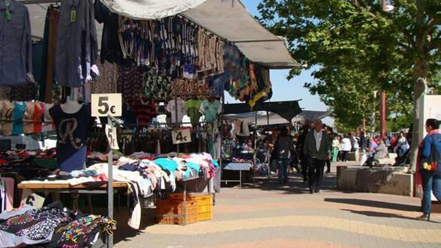 Villena sigue sin cobrar los recibos de las tasas del mercadillo de los jueves