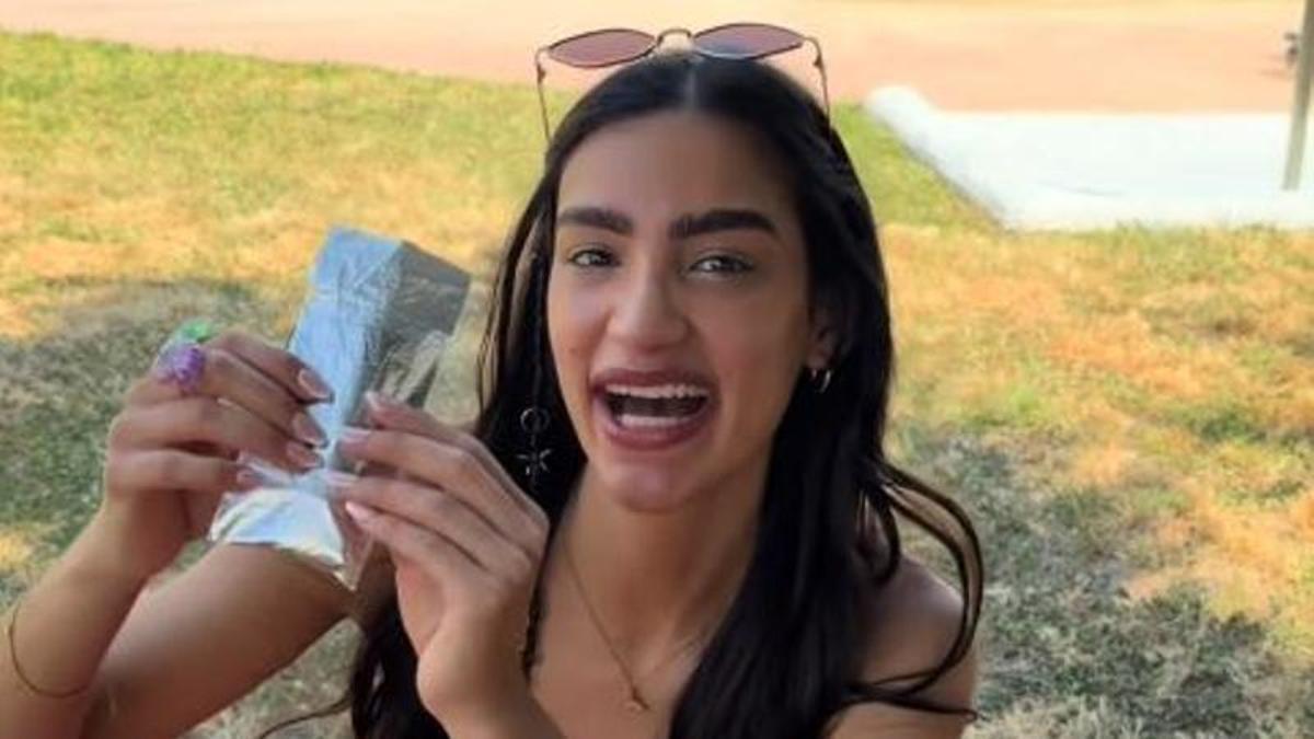 La creadora de contenido muestra cuánto gana en propinas un domingo en Ibiza