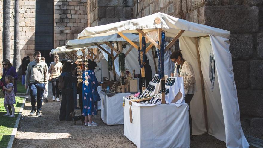 El mercado de artesanía de Mérida se traslada al Templo de Diana