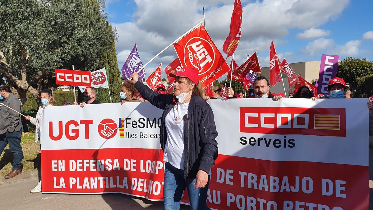 Los trabajadores del Hotel Blau Portopetro, en pie de guerra por conservar sus empleos