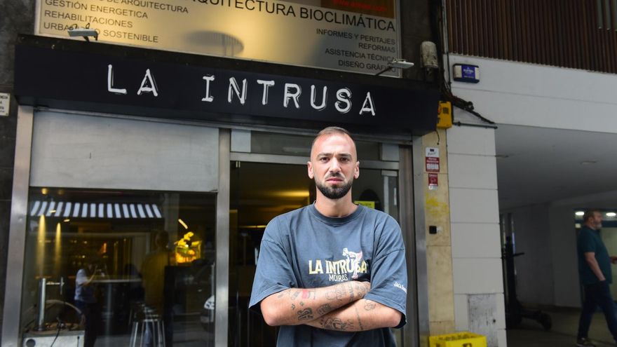 El dueño de La Intrusa anuncia el cierre del local y su candidatura a la Alcaldía de A Coruña