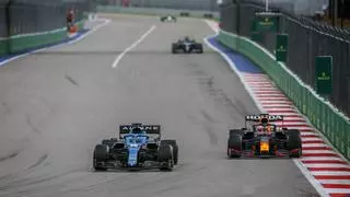 El show de Alonso en Rusia: adelanta a Verstappen y Pérez