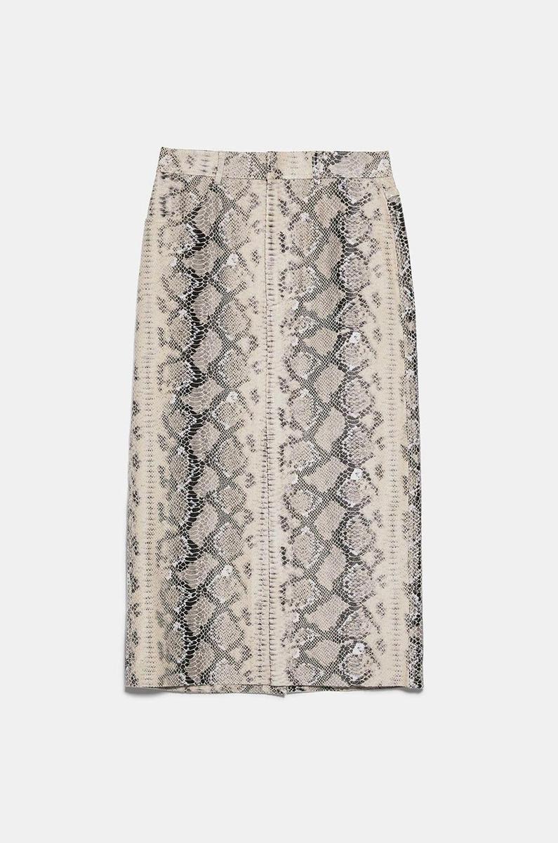 Falda de serpiente de Zara (Precio: 25,95 euros)