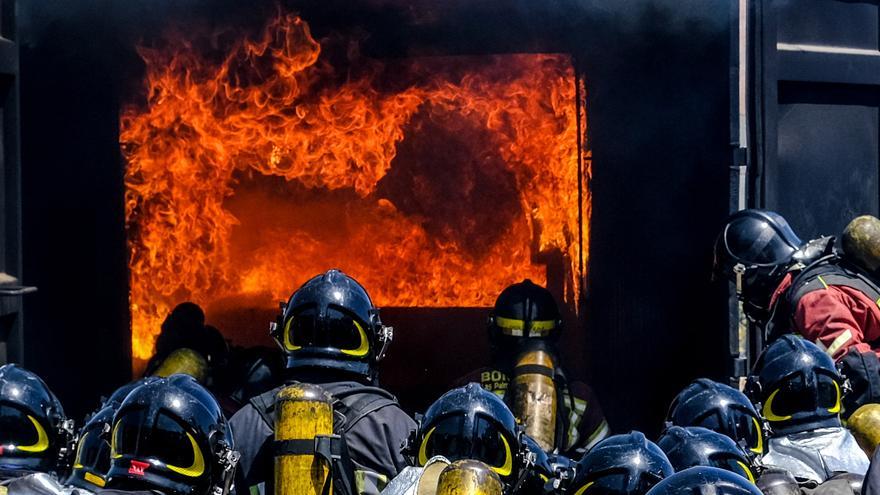 Bomberos en prácticas en Lomo Salas