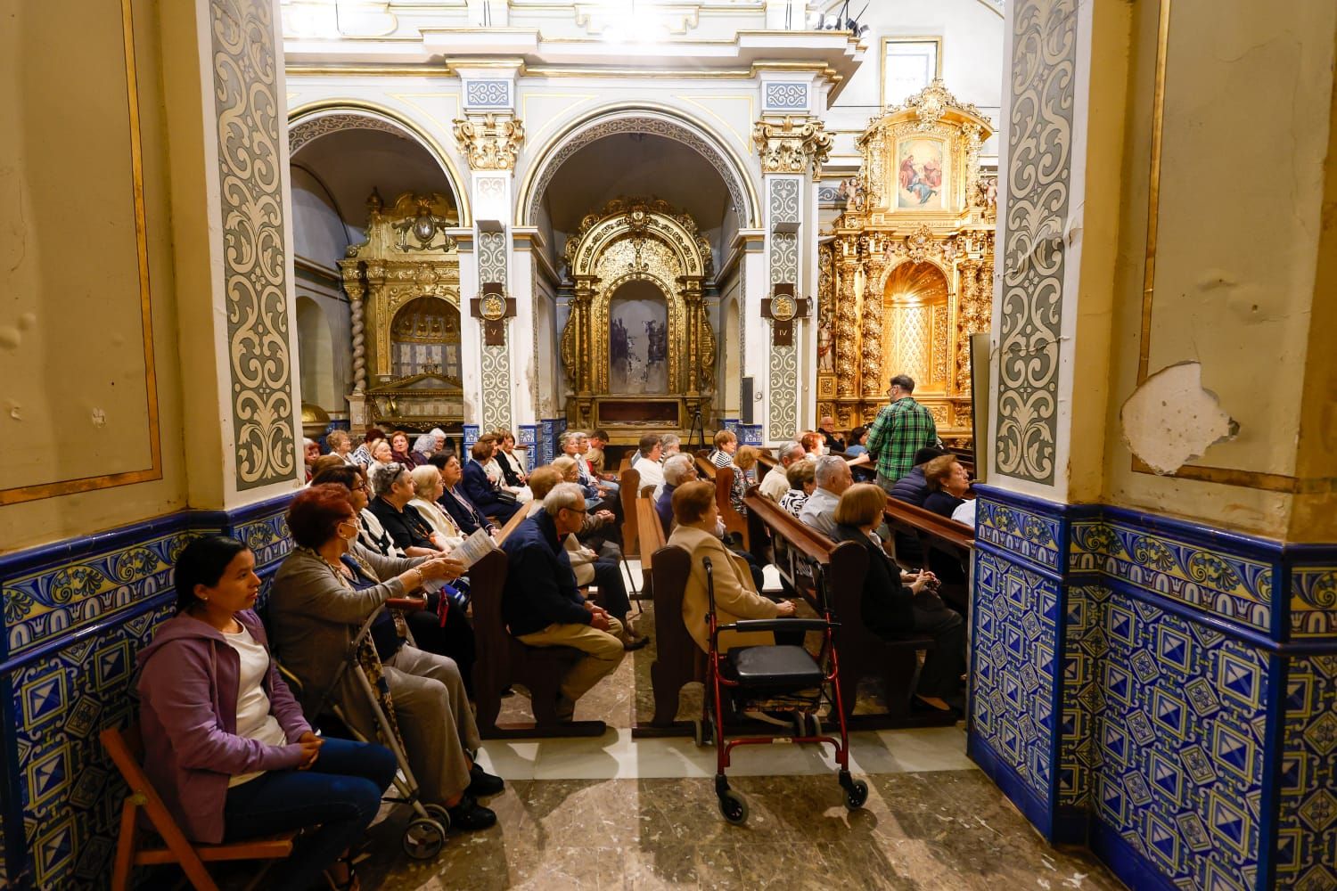 Primera misa en la parroquia de Picanya tras el paso de la dana