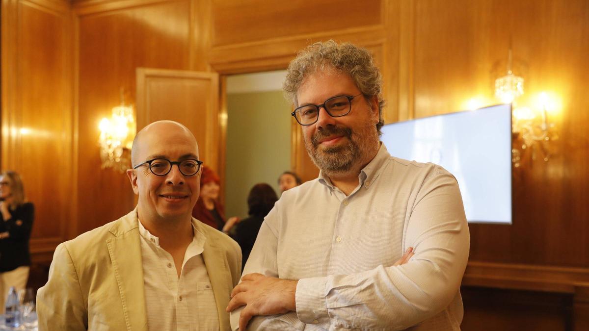 Jorge Volpi, a la izquierda, y Sergio del Molino en el hotel de La Reconquista de Oviedo.